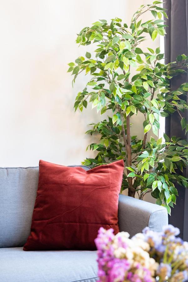 Elegant Studio In The Heart Of The Town Bukarest Exterior foto